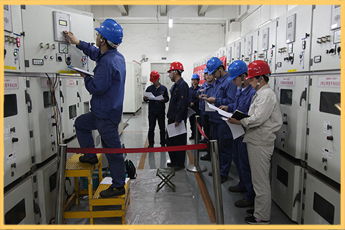 任丘熱電公司電氣二次班舉行低壓開關和RCS-9626綜保校驗小現場比賽。.JPG