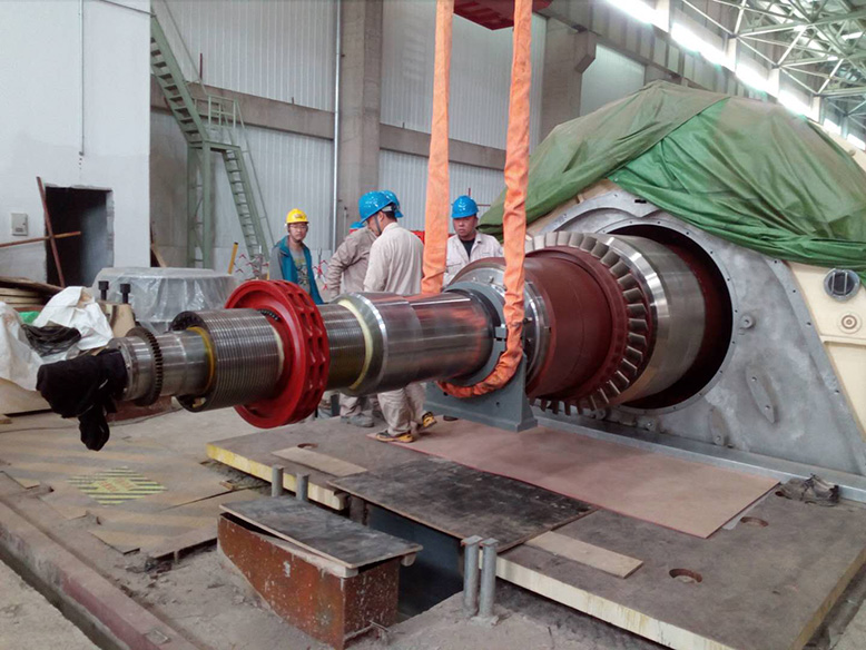 遵化熱電公司2號發(fā)電機(jī)轉(zhuǎn)子一次穿裝成功